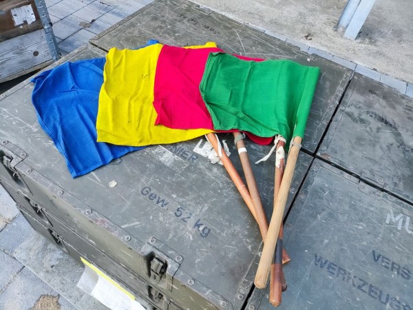 Flagge Rot Kolonnenfahrt orig. Bundeswehr